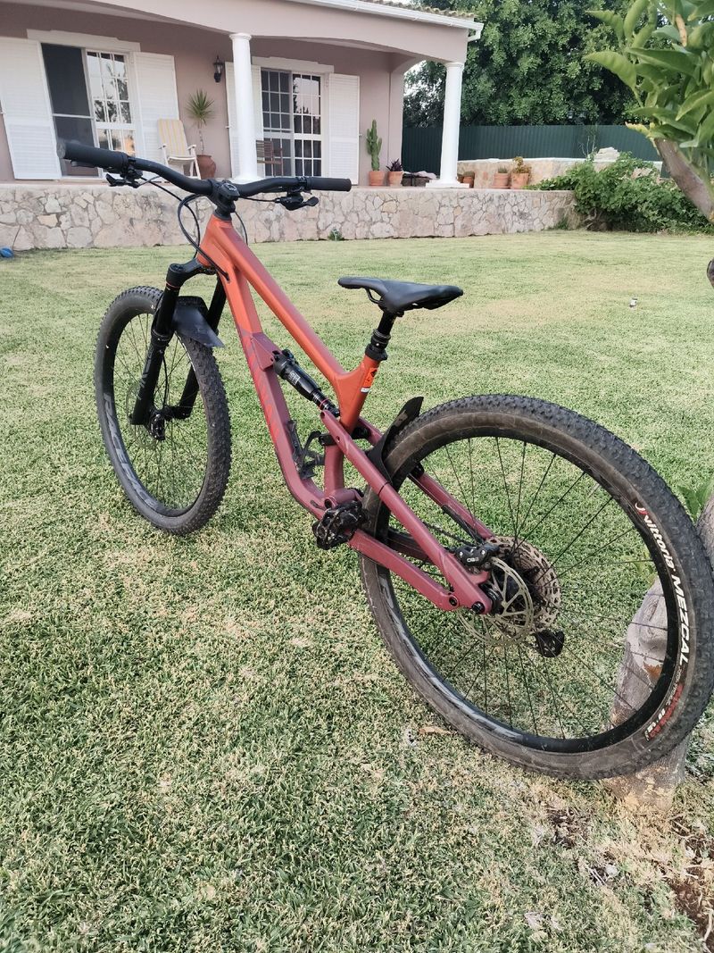 Used Canyon Spectral Shimano Deore 2022 Mountainbike, Orange — image 5 of 7