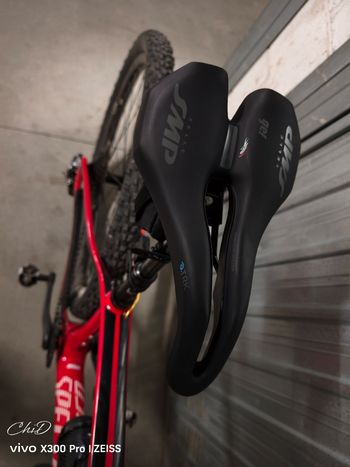 Used Specialized Stumpjumper EVO Shimano Deore XT 2018 Mountainbike, Red — image 5 of 6