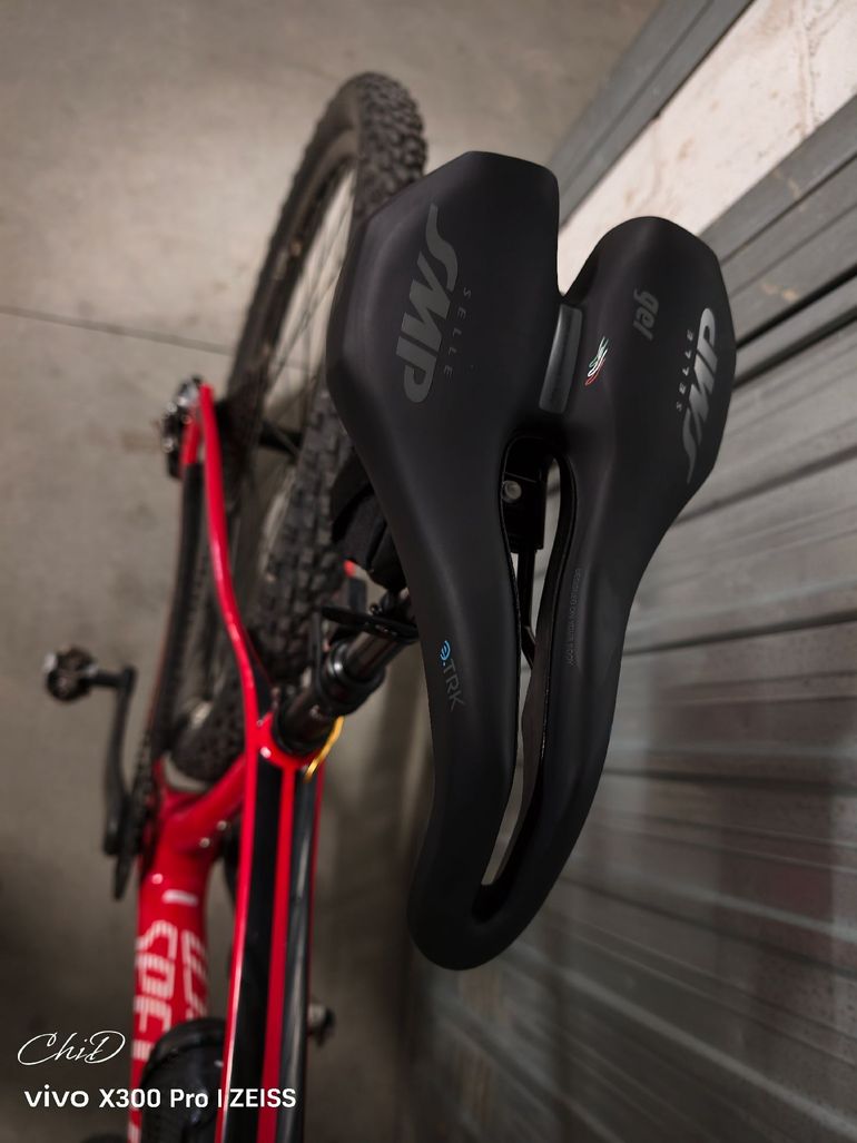 Used Specialized Stumpjumper EVO Shimano Deore XT 2018 Mountainbike, Red — image 5 of 6