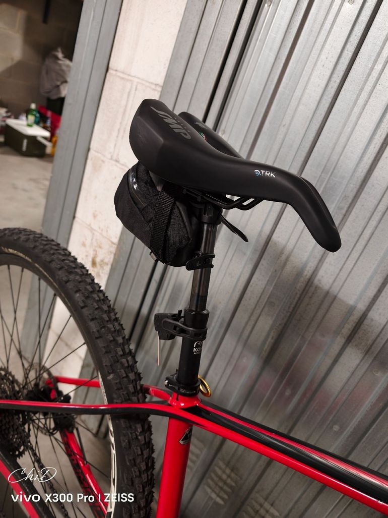 Used Specialized Stumpjumper EVO Shimano Deore XT 2018 Mountainbike, Red — image 4 of 6