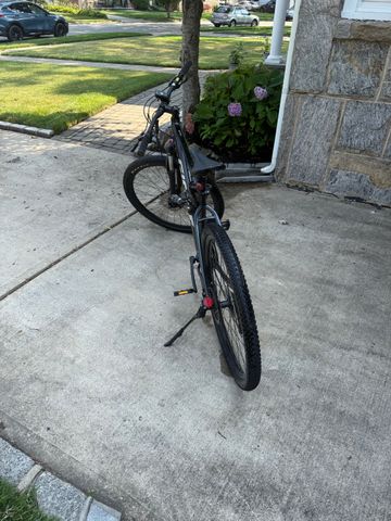 Used Giant Talon 29 3 2018 2018 Mountainbike, Black, 29 — image 2 of 3