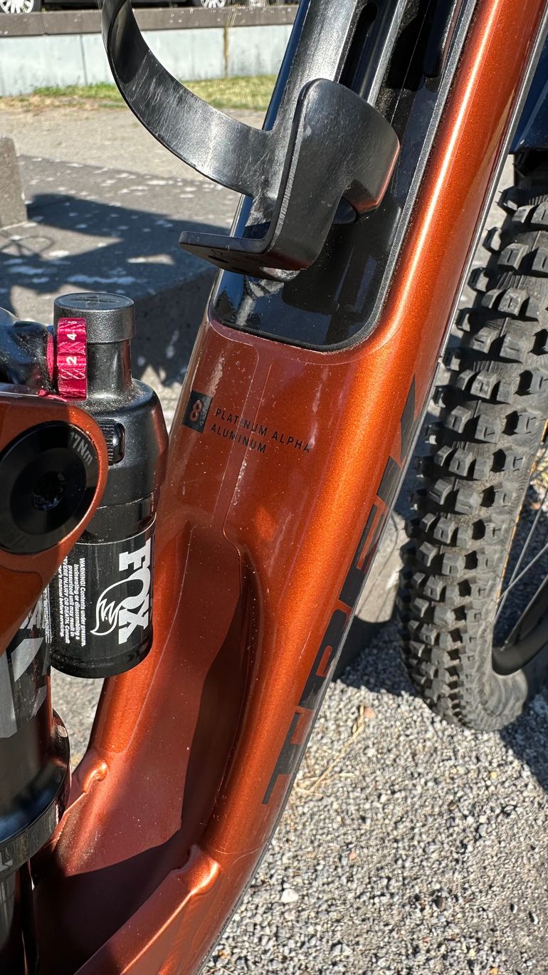 Used Trek Fuel EX 8 XT Gen 6 2025 2025 Mountainbike, Orange, 27.5, 29 — image 17 of 18