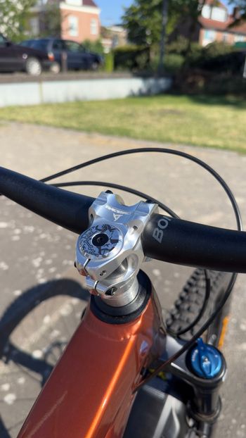 Used Trek Fuel EX 8 XT Gen 6 2025 2025 Mountainbike, Orange, 27.5, 29 — image 2 of 18