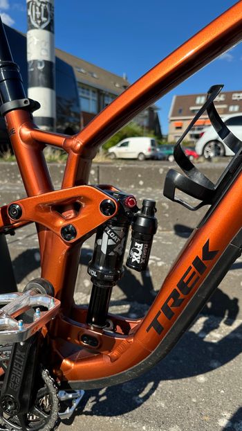 Used Trek Fuel EX 8 XT Gen 6 2025 2025 Mountainbike, Orange, 27.5, 29 — image 7 of 18