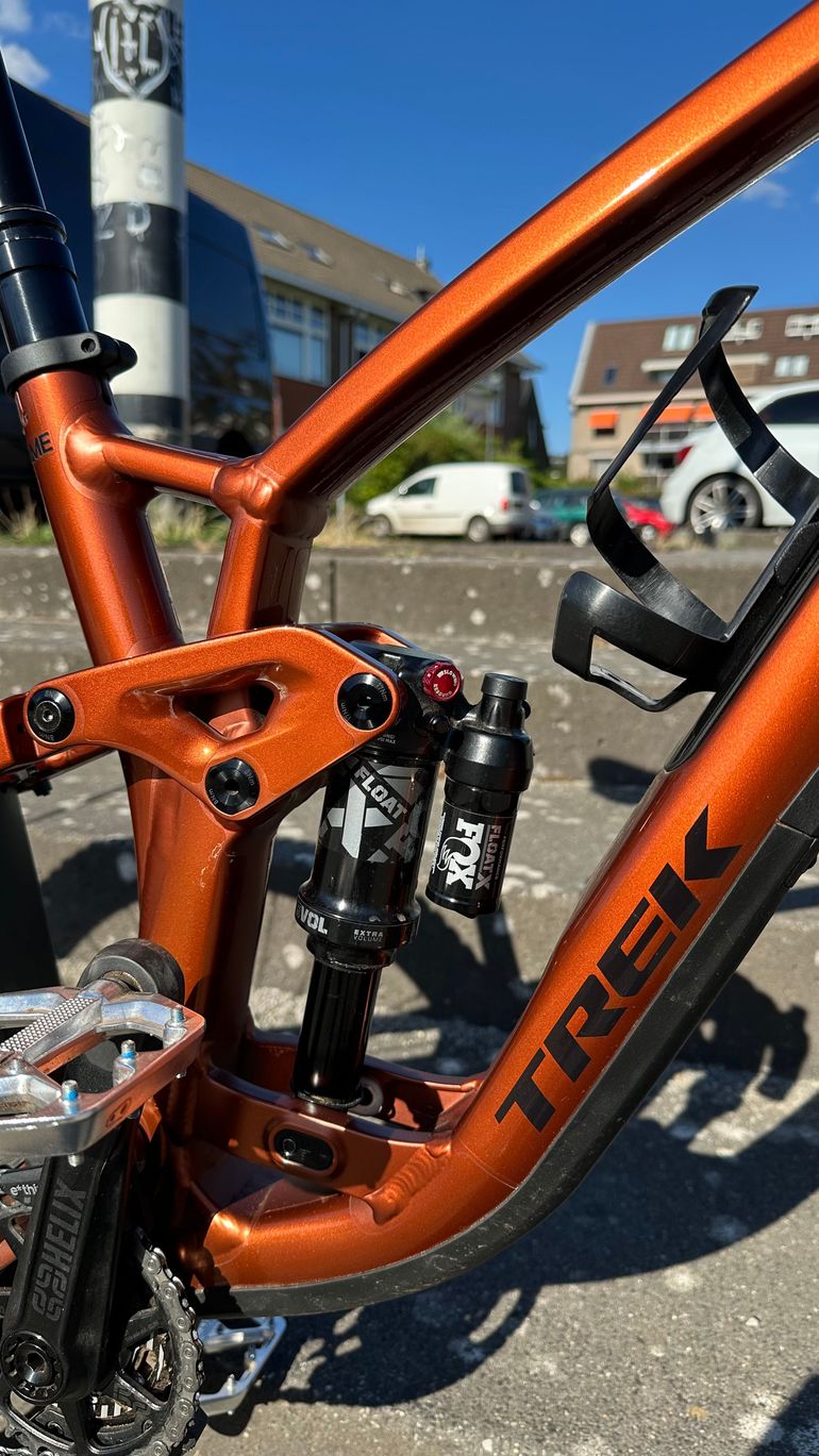 Used Trek Fuel EX 8 XT Gen 6 2025 2025 Mountainbike, Orange, 27.5, 29 — image 7 of 18
