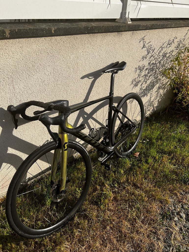 Použité Scott Addict RC 15 prism 2021 2021 Road & Gravel — obrázek 2 z 7