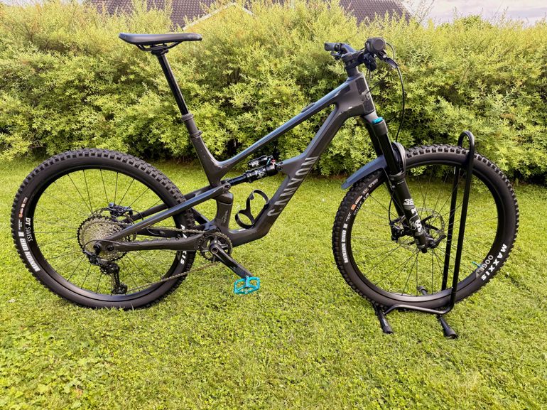 Used Canyon Spectral CF 7 2025 2025 Mountainbike, Black, 29, 27.5 — image 1 of 5