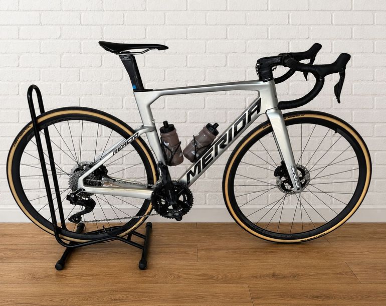 Used Merida REACTO 6000 Di2 2024 2024 Road & Gravel, Light Gray — image 1 of 3