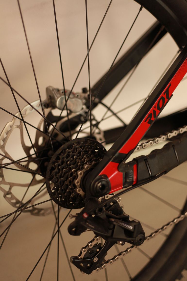 Używany Ghost Riot SRAM GX DH 2023 Mountainbike — zdjęcie 5 z 6