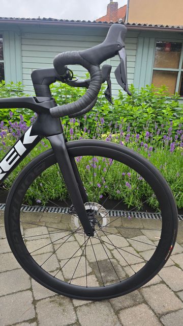 Trek Émonda SL 7 2024 2024 Road & Gravel usato, Nero — immagine 5 di 17