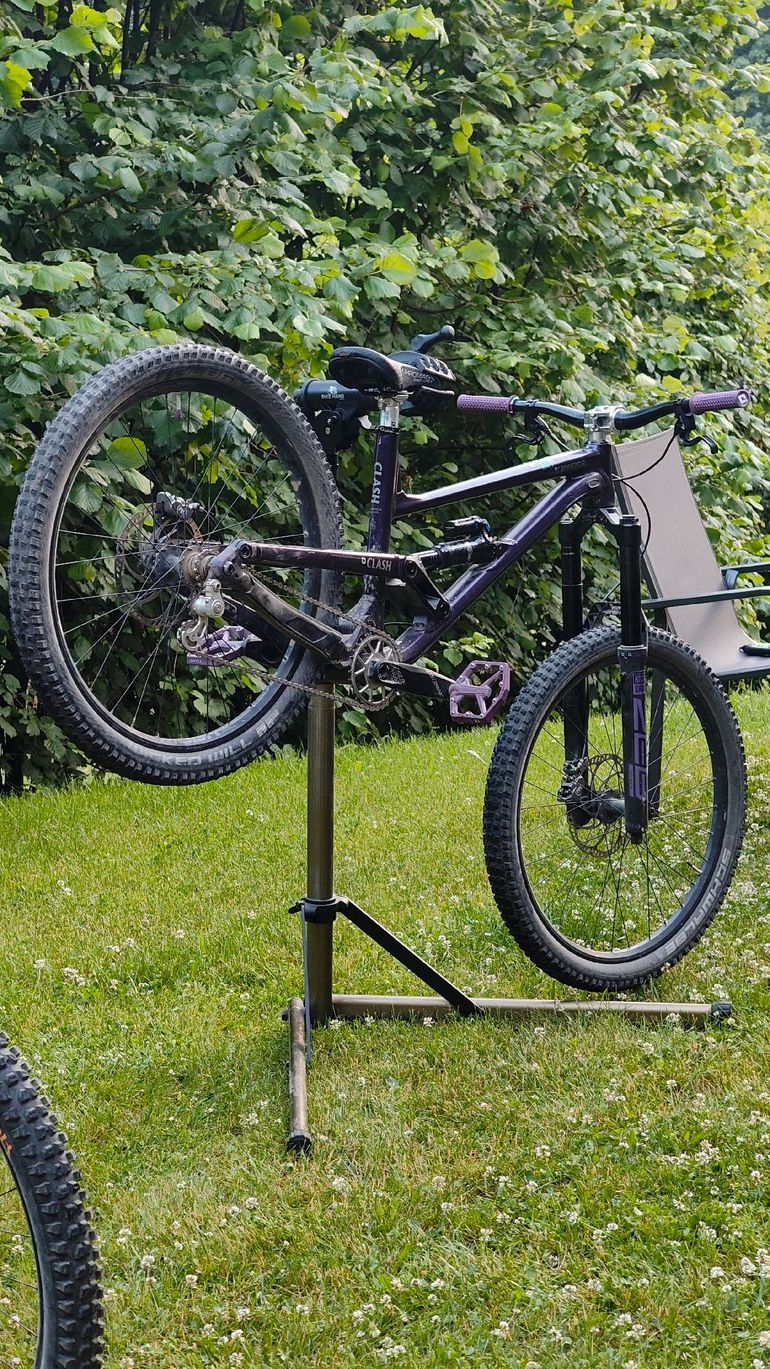 Used Commencal CLASH RIDE PARK MOTO STYLE 2023 2023 Mountainbike, Purple, 27.5 — image 1 of 8