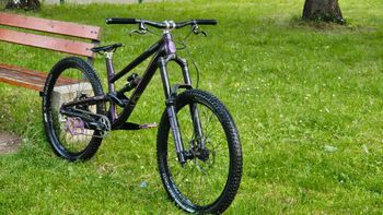 Used Commencal CLASH RIDE PARK MOTO STYLE 2023 2023 Mountainbike, Purple, 27.5 — image 7 of 8