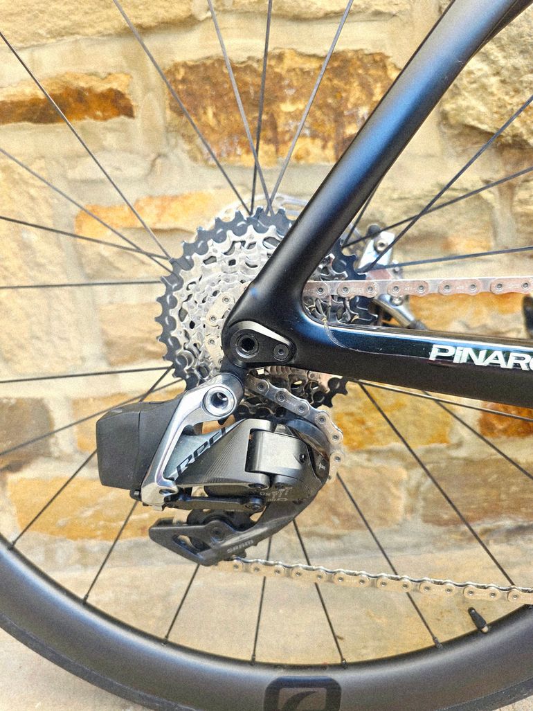 Pinarello DOGMA F DURA ACE Di2 2024 2024 Road & Gravel d'occasion — image 11 sur 24