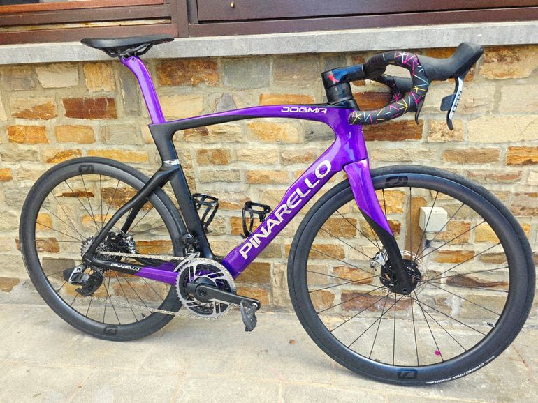 Pinarello DOGMA F DURA ACE Di2 2024 2024 Road & Gravel d'occasion — image 1 sur 24