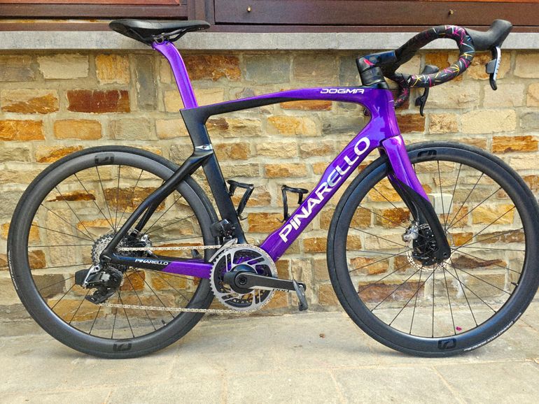 Pinarello DOGMA F DURA ACE Di2 2024 2024 Road & Gravel d'occasion — image 2 sur 24