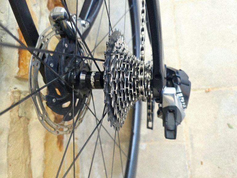 Pinarello DOGMA F DURA ACE Di2 2024 2024 Road & Gravel d'occasion — image 17 sur 24