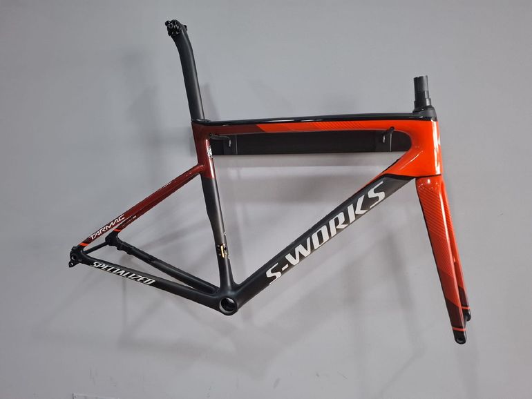 Used Specialized S-Works Tarmac SL6 Disc - Dura Ace Di2 2022 Frameset 2022 Road & Gravel, Red — image 2 of 5