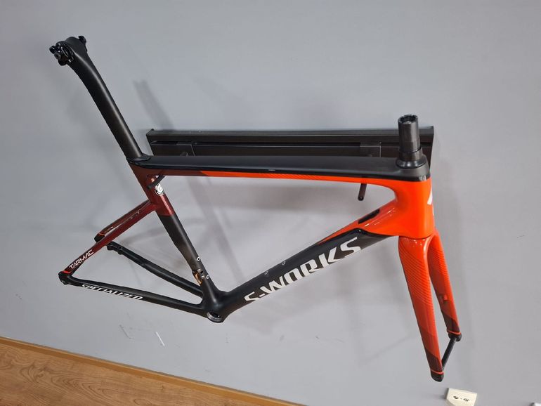 Used Specialized S-Works Tarmac SL6 Disc - Dura Ace Di2 2022 Frameset 2022 Road & Gravel, Red — image 3 of 5