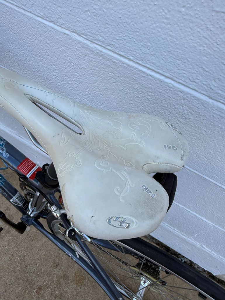 Used Specialized Dolce Elite Compact 2009 2009 Road & Gravel, White — image 4 of 11