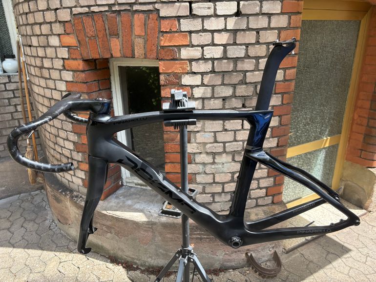 Pinarello Dogma F Disc 2023 Frameset 2023 Road & Gravel de segunda mano, Negro — imagen 2 de 6