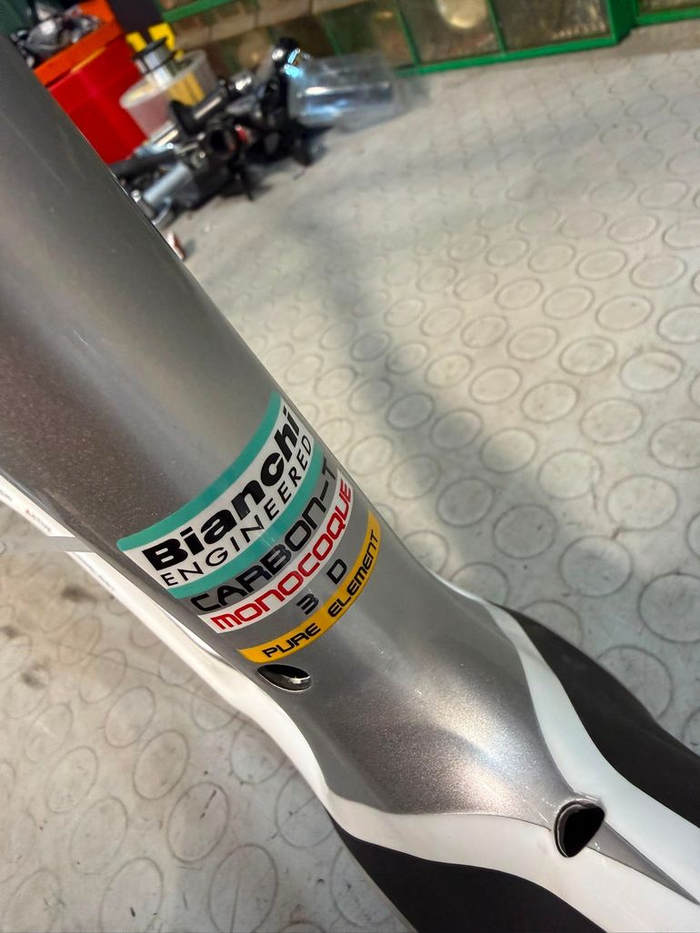 Used Bianchi INFINITO. CARBON. RIMBRAKE. NOS. Frameset 2015 Road & Gravel, White — image 16 of 18