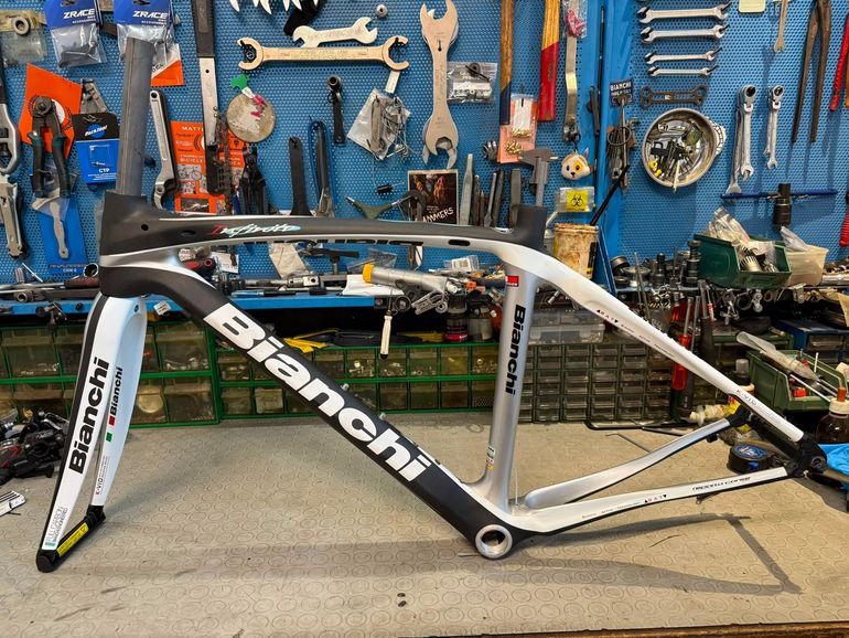 Used Bianchi INFINITO. CARBON. RIMBRAKE. NOS. Frameset 2015 Road & Gravel, White — image 2 of 18