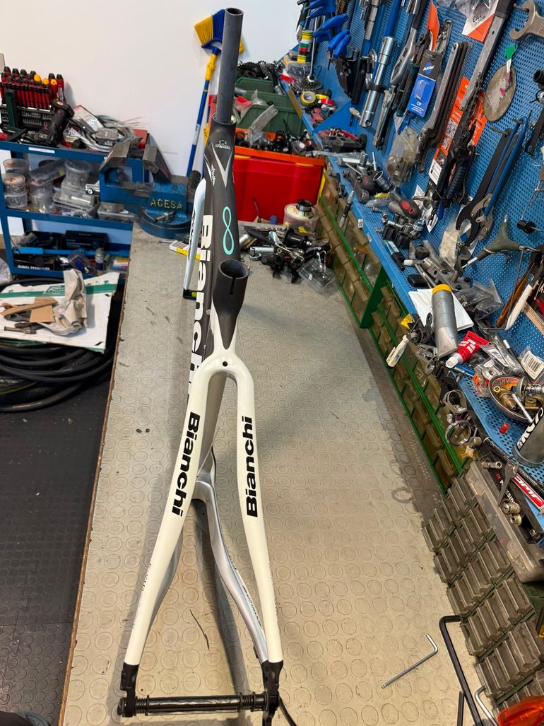 Used Bianchi INFINITO. CARBON. RIMBRAKE. NOS. Frameset 2015 Road & Gravel, White — image 13 of 18