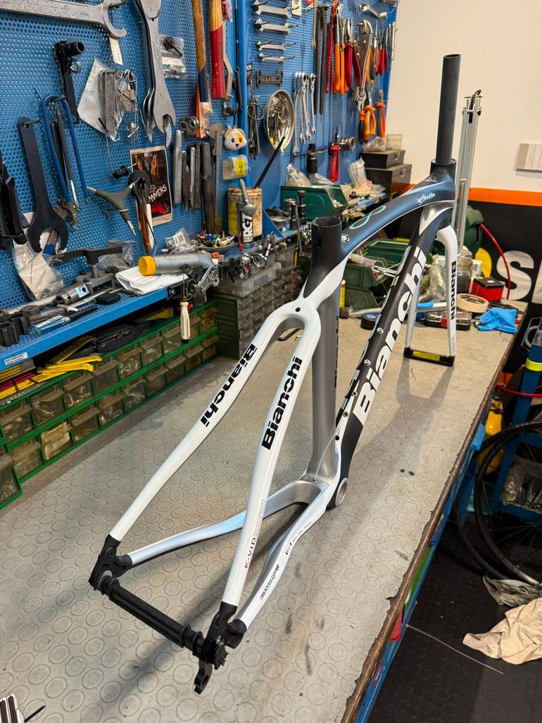 Used Bianchi INFINITO. CARBON. RIMBRAKE. NOS. Frameset 2015 Road & Gravel, White — image 8 of 18
