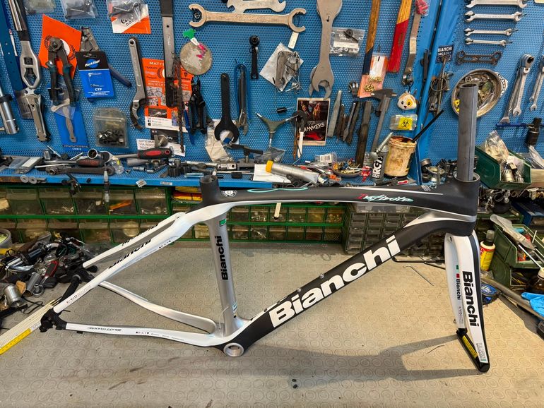 Used Bianchi INFINITO. CARBON. RIMBRAKE. NOS. Frameset 2015 Road & Gravel, White — image 15 of 18