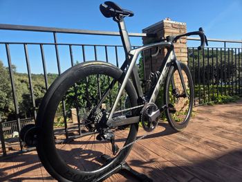 Trek Madone Shimano Ultegra Di2 2023 Route & Gravel d'occasion