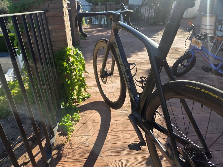 Trek Madone Shimano Ultegra Di2 2023 Road & Gravel d'occasion — image 5 sur 7
