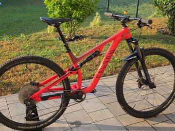 Used Canyon Neuron 5 2022 2022 Mountainbike, Red, 27.5, 29 — image 1 of 7