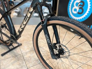 Used Trek Procaliber 2021 Mountainbike, Light Gray — image 12 of 14