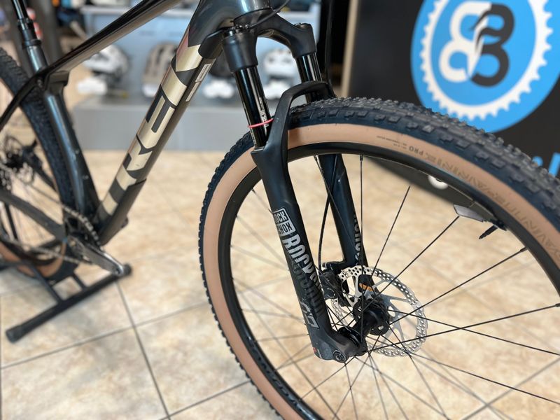 Used Trek Procaliber 2021 Mountainbike, Light Gray — image 8 of 14