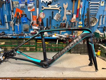 Używany Bianchi Infinito CV Disc Q.R. NOS. Frameset 2016 Road & Gravel