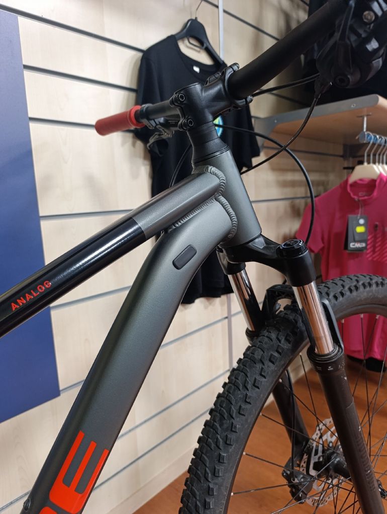 Used CUBE ANALOG 2024 2024 Mountainbike, Light Gray, 27.5, 29 — image 2 of 3