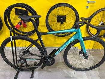 Used Bianchi Specialissima COMP Ultegra Di2 2025 2025 Road & Gravel, Black — image 2 of 5