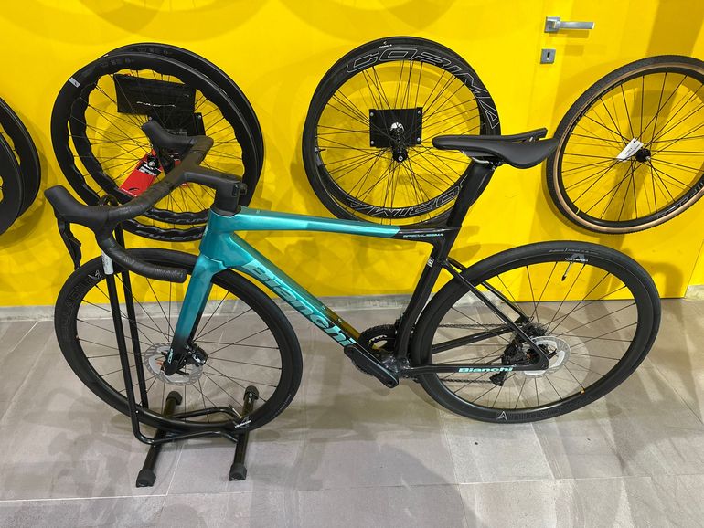 Used Bianchi Specialissima COMP Ultegra Di2 2025 2025 Road & Gravel, Black — image 5 of 5