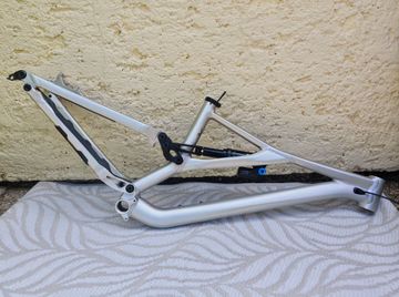 Gebrauchtes Specialized Stumpjumper EVO Alloy 29 - Frameset 2019 Frameset 2019 Mountainbike, Hellgrau, 29 — Bild 3 von 18
