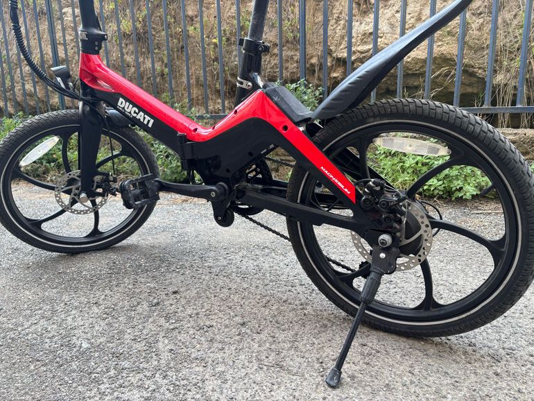 Gebrauchtes Ducati Custom 2021 Urban, Rot — Bild 3 von 7