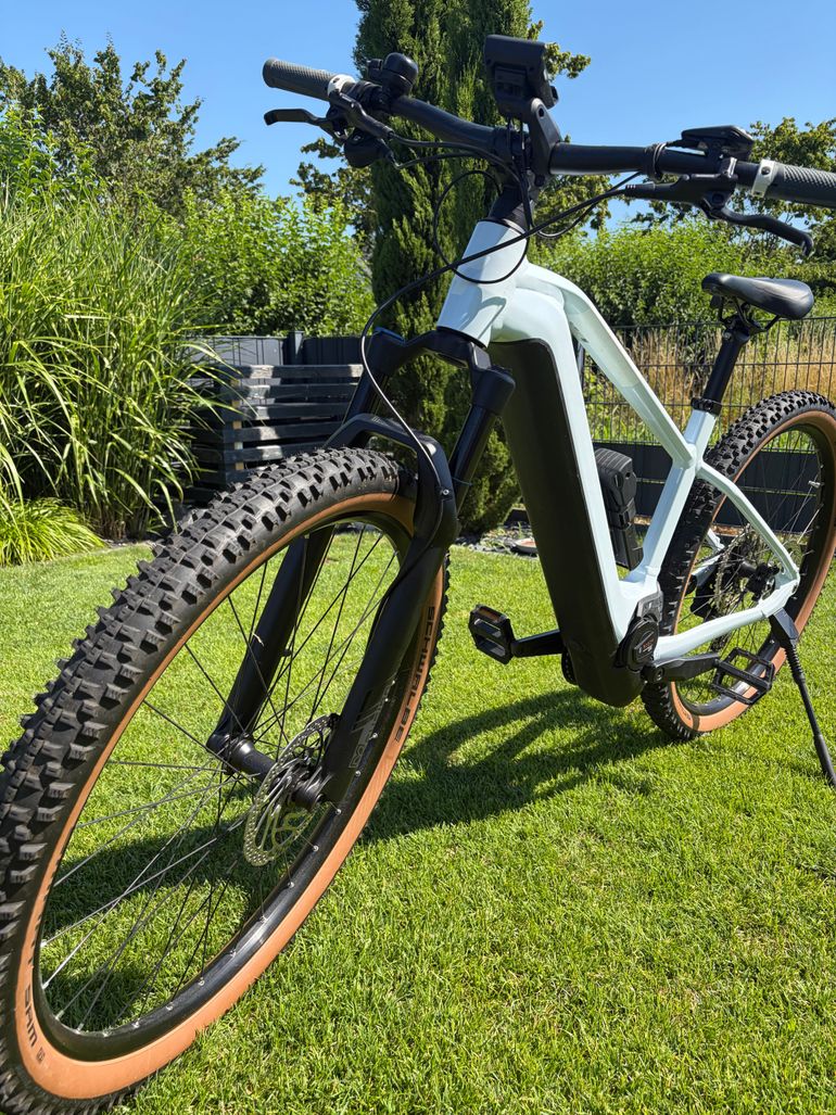 Used CUBE REACTION HYBRID, PRO 750 2023 2023 Mountainbike, White, 27.5, 29 — image 1 of 8