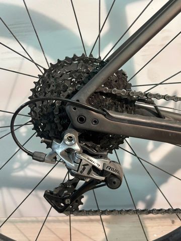 Używany Specialized Diverge Comp Carbon 2022 2022 Road & Gravel — zdjęcie 11 z 12