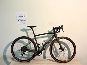 Käytetty Specialized Diverge Comp Carbon 2022 2022 Road & Gravel