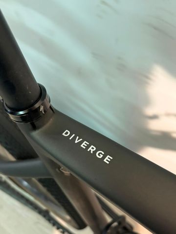 Używany Specialized Diverge Comp Carbon 2022 2022 Road & Gravel — zdjęcie 8 z 12