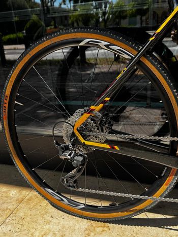 Used Focus Mares Shimano GRX 2022 Road & Gravel, Black — image 5 of 17