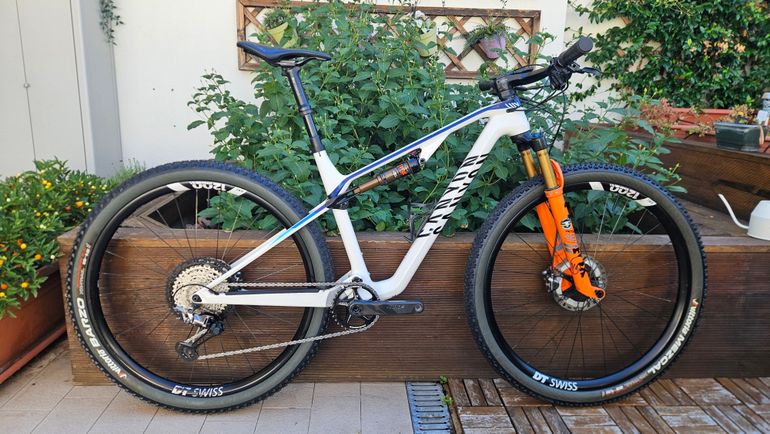 Canyon Lux CF SLX 9 Team 2021 — Price & Specs | 2BX