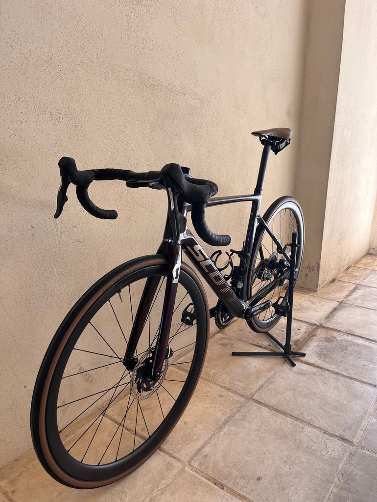 Used Scott Addict RC 10 2024 2024 Road & Gravel, Black — image 4 of 19