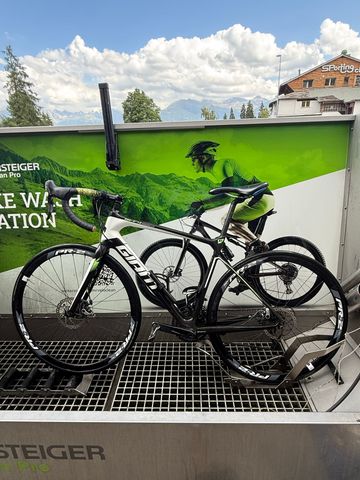 Used Giant Defy Advanced 2 2018 2018 Road & Gravel, White — image 1 of 8