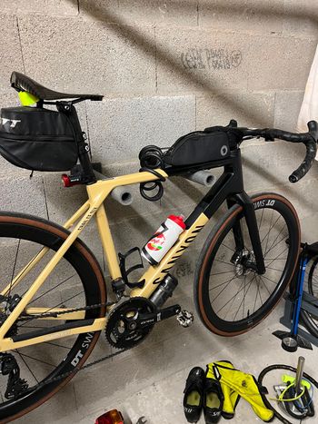 Used Canyon Grail CF SLX 8 Di2 2024 2024 Road & Gravel, Black — image 3 of 3