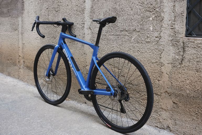 Używany BMC Roadmachine TWO 2024 2024 Road & Gravel — zdjęcie 10 z 17